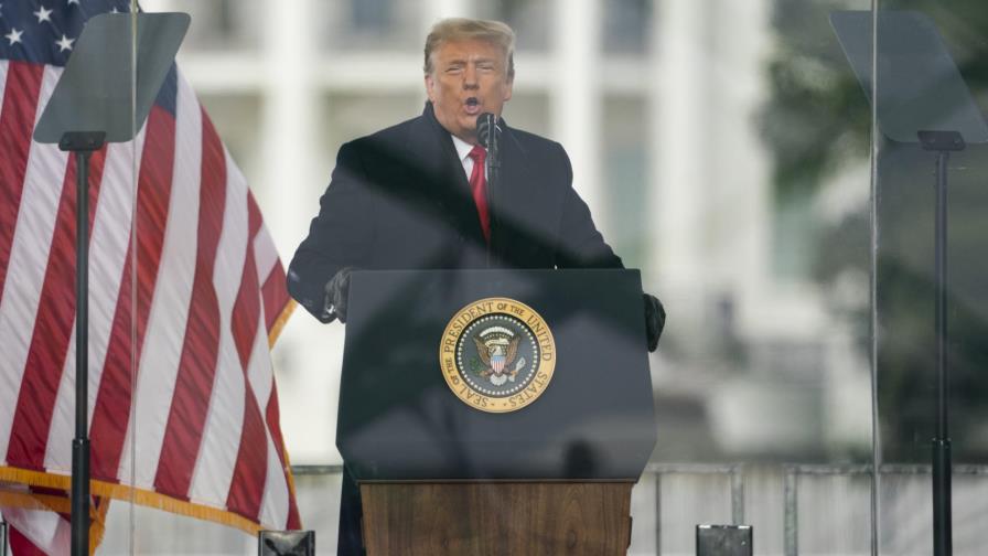 Policías del capitolio demandan a Trump por insurrección