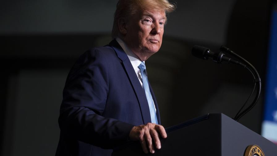 Trump avisa a Irak de sanciones si expulsa a tropas de EEUU