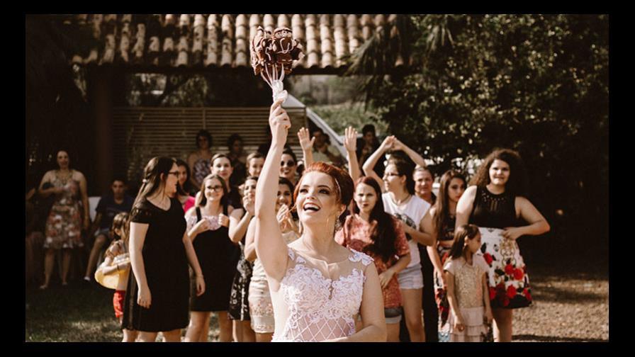 VIDEO: Dos mujeres se pelean a muerte por el ramo en una boda 