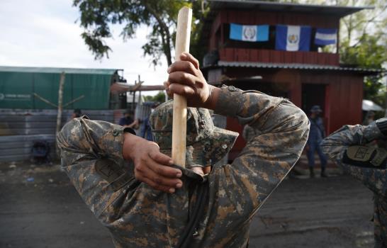 Guatemala promete detener y regresar a migrantes en caravana Guatemala promete detener y regresar a migrantes en caravana