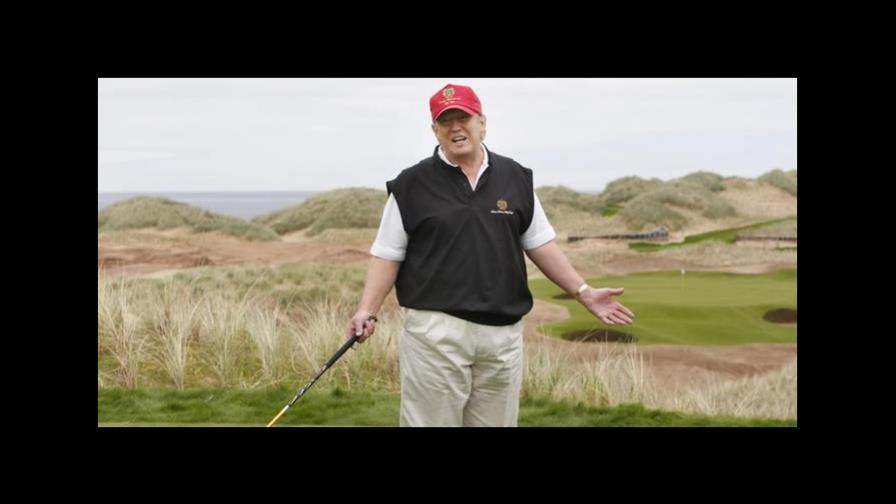 Club de Trump en Florida recibe una “advertencia” por su fiesta de fin de año sin tapabocas