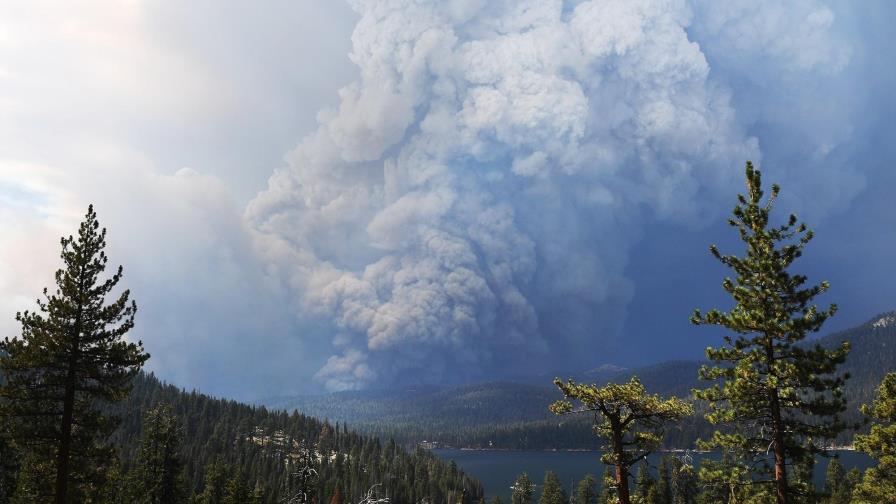 California: Incendio atrapa a campistas en bosque nacional