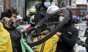 Repartidores protestan en Espa&ntilde;a por situaci&oacute;n laboral
