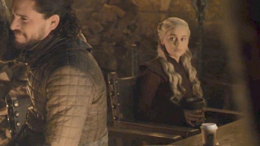 El vaso de café que se coló en “Juego de Tronos”, chisme del día en internet