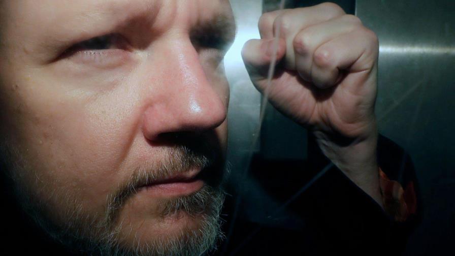 Postergan audiencia de extradición de Assange