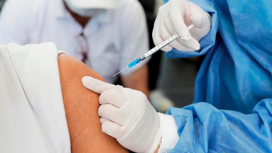 Singapur no pagará tratamiento de covid a pacientes que no quieran vacunarse