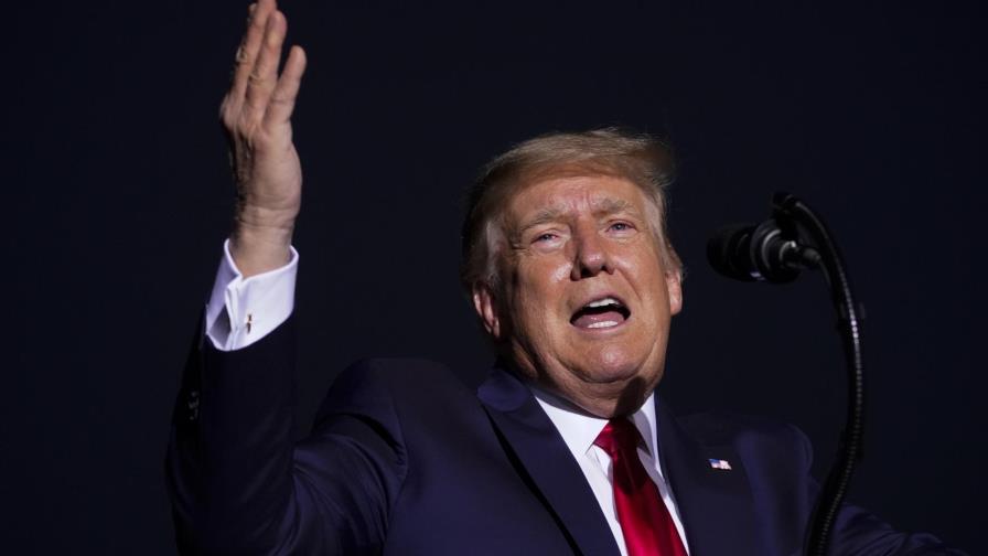 Trump hace campaña en Nevada, cuestiona el voto por correo