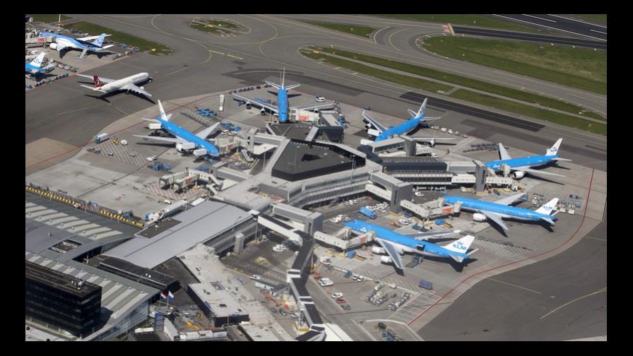 Dos aviones de pasajeros chocan en el aeropuerto Ámsterdam-Schiphol