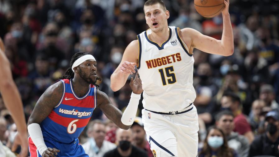 Jokic roza el triple-doble, Nuggets vencen a Wizards