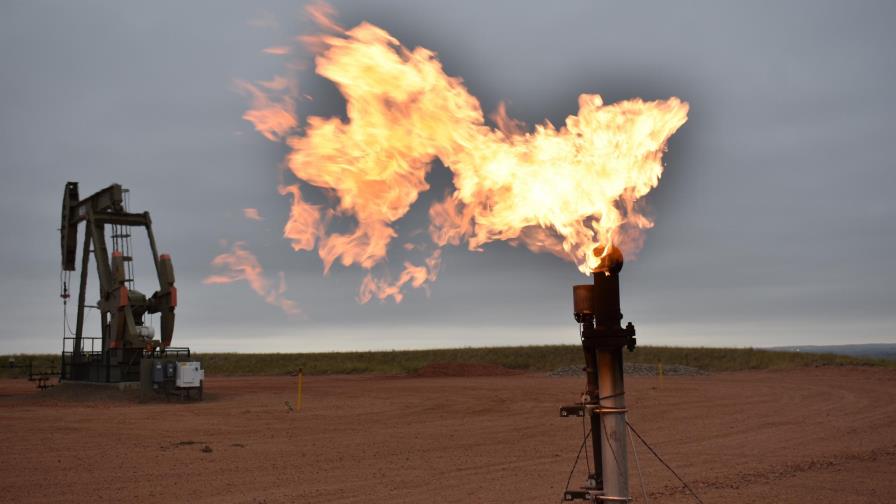 Precio del petróleo intermedio de Texas supera los 85 dólares el barril