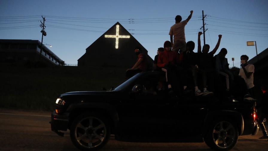 Miles ignoran toque de queda en protestas en Minneapolis