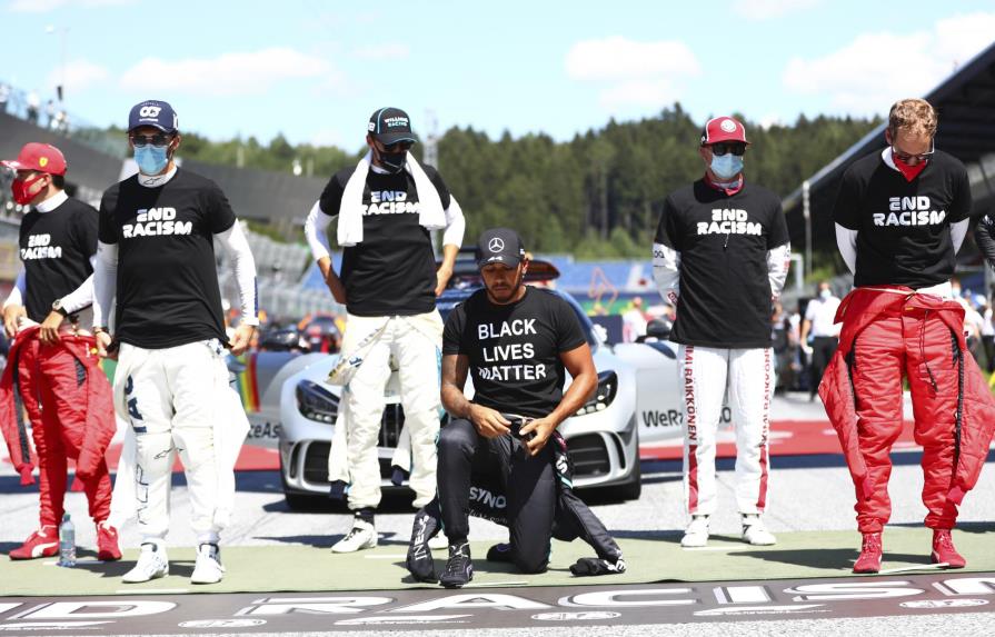 F1: Pilotos con camisetas anti racismo, 6 no se arrodillan