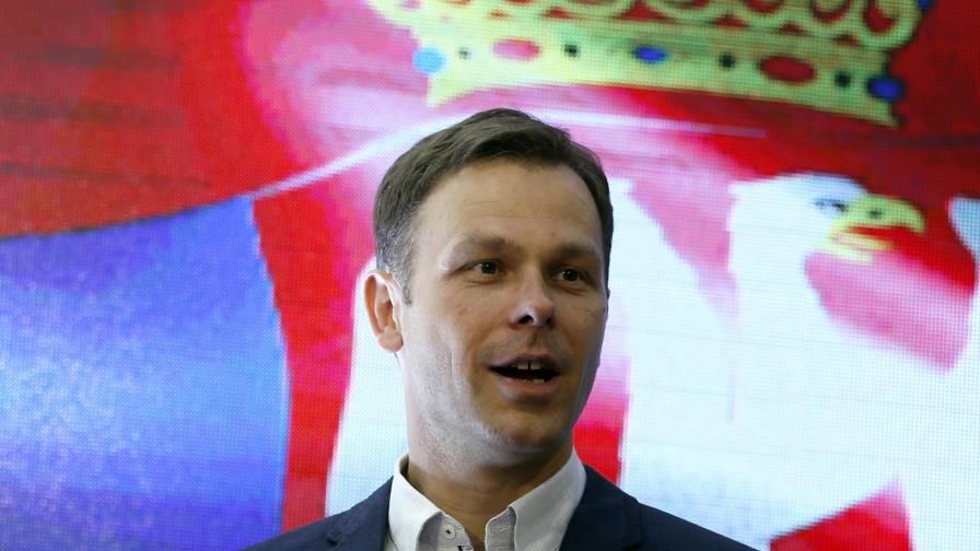 Serbia: reclaman renuncia de ministro acusado de plagio Serbia: reclaman renuncia de ministro acusado de plagio