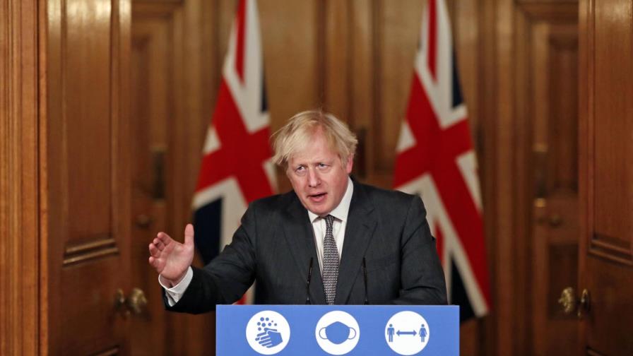 Boris Johnson advierte de medidas más estrictas por virus