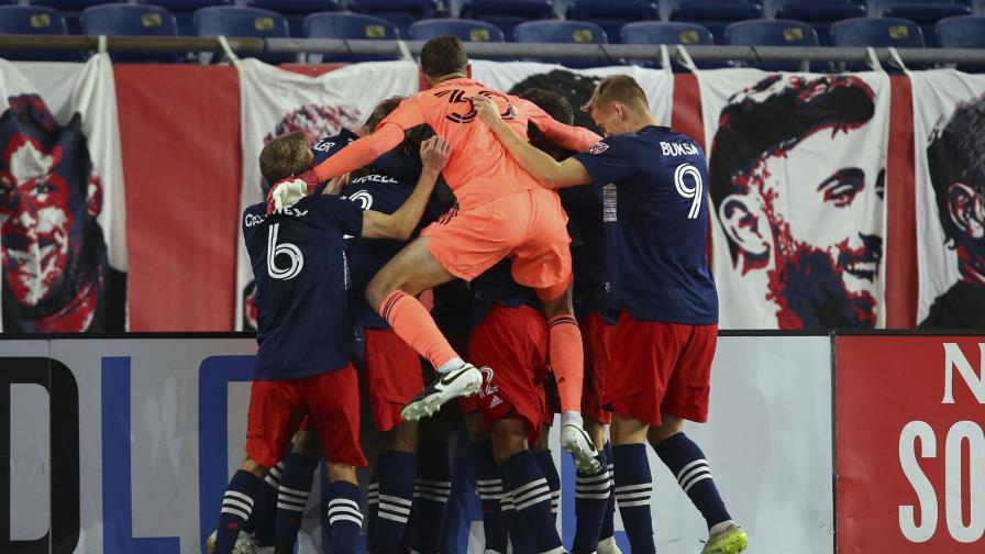 Bou anota en el descuento; Revolution avanza en playoffs