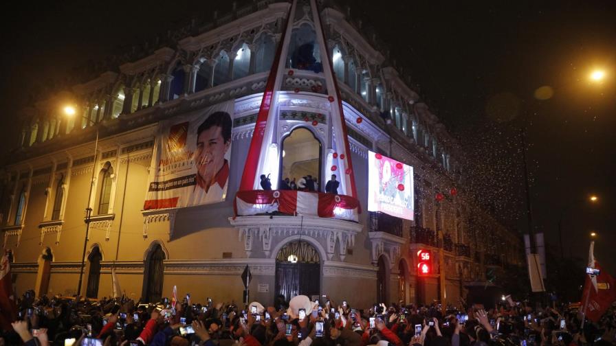 Tribunal proclama a Pedro Castillo como presidente de Perú