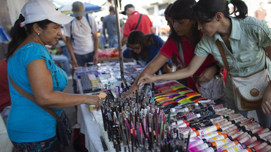 Venezuela: Maestros buscan segundos trabajos para sobrevivir