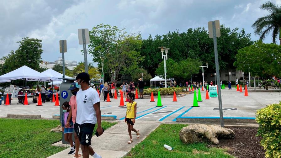 Pese a más hospitalizados en Florida, gobernador no ordena uso de tapabocas