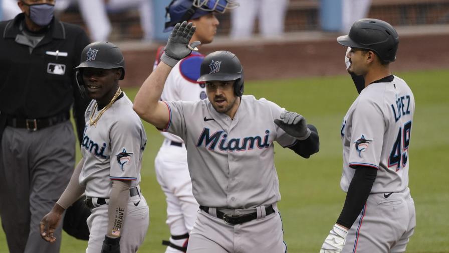 Duvall pega jonrón de 3 carreras y Marlins vencen a Dodgers