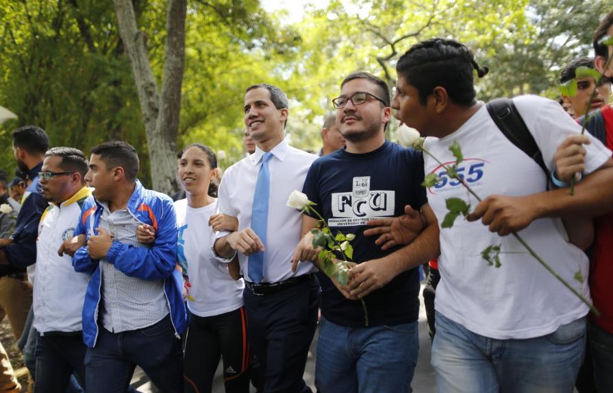 Guaidó pide a los venezolanos  a luchar en las calles contra  Nicolás Maduro
