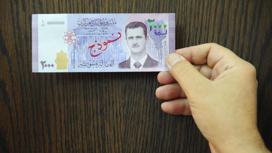Siria devalúa su moneda a la espera de sanciones de EEUU Siria devalúa su moneda a la espera de sanciones de EEUU