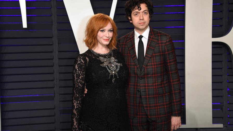 Estrella de “Mad Men” Christina Hendricks pide divorcio
