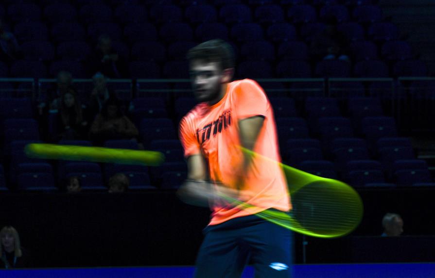 Federer desarma a Djokovic y avanza a semis de Copa Masters