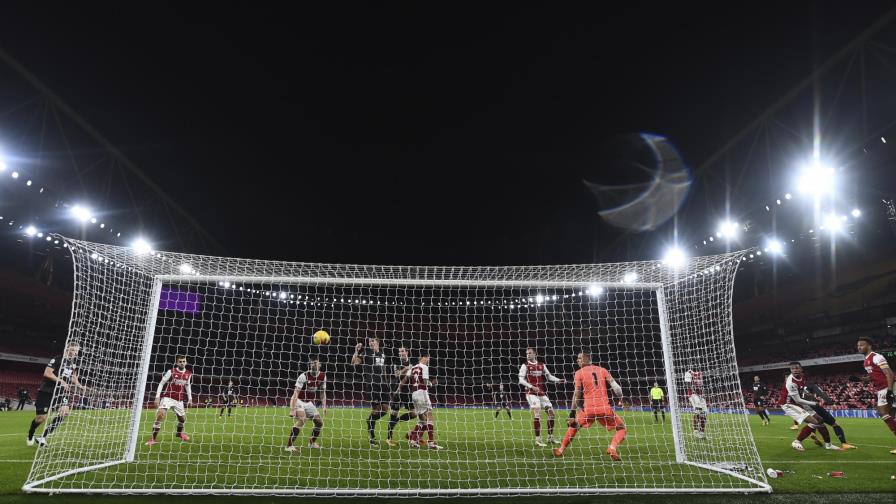 Impiden aficionados en duelos de Liga Premier en Londres Impiden aficionados en duelos de Liga Premier en Londres