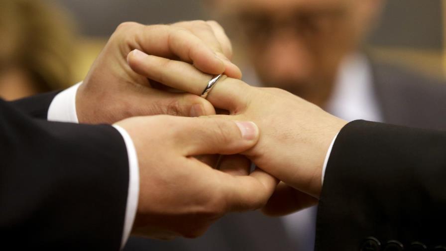Cardenales defienden documento sobre uniones homosexuales