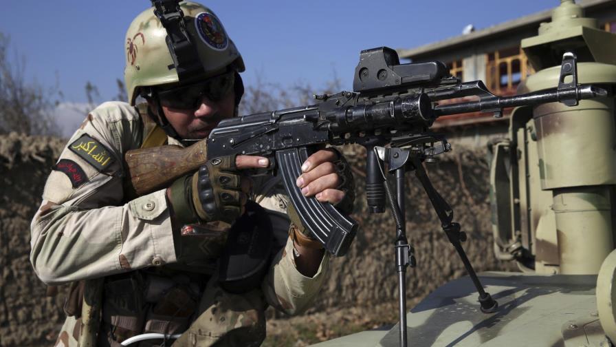 Funcionarios: ataques talibanes matan a 26 agentes seguridad