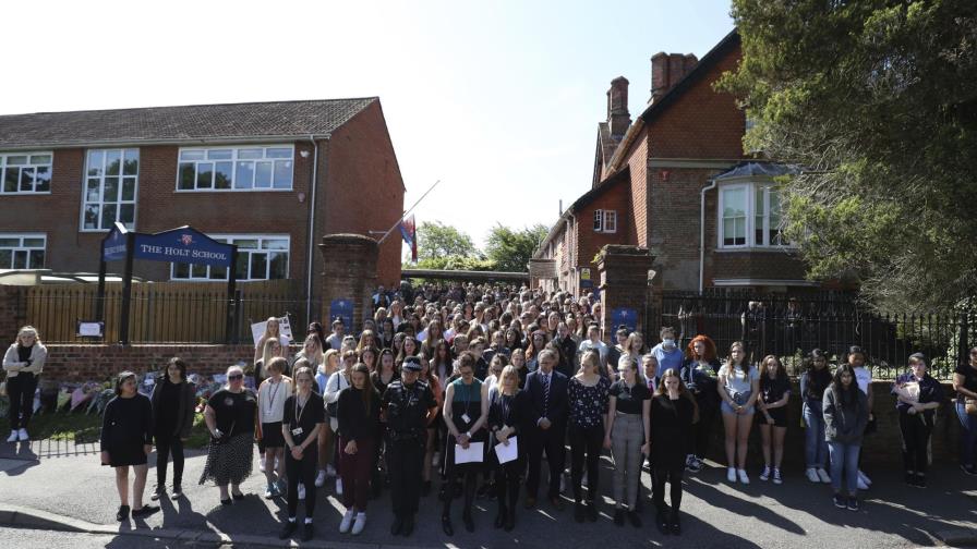Comunidad inglesa llora a víctimas de ataque con cuchillo Comunidad inglesa llora a víctimas de ataque con cuchillo