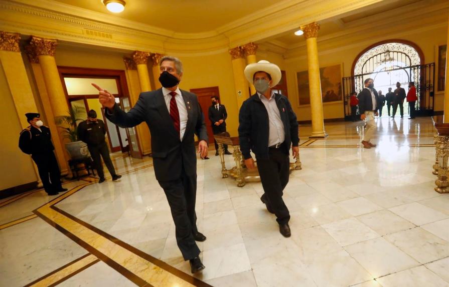 Pedro Castillo pisa por primera vez el Palacio de Gobierno de Perú sin desvelar ministros