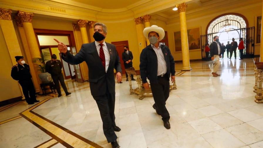 Pedro Castillo pisa por primera vez el Palacio de Gobierno de Perú sin desvelar ministros