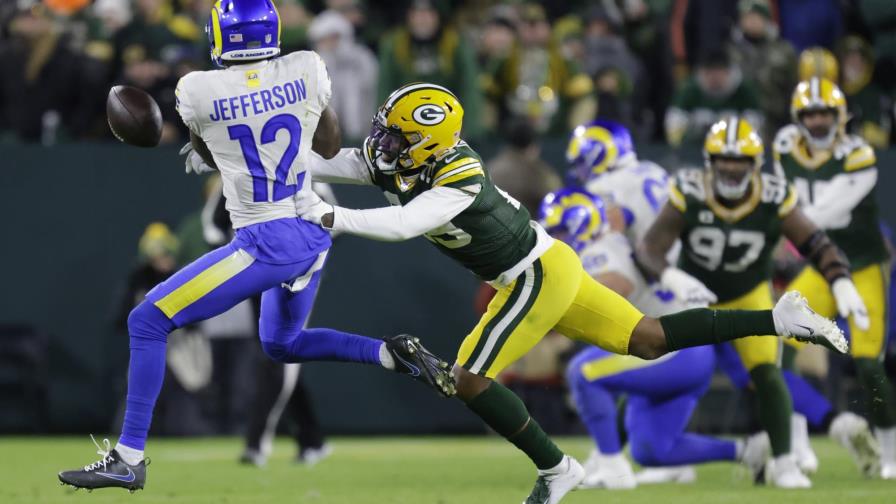 Ni lesión de pie detiene a Rodgers; Packers doblegan a Rams