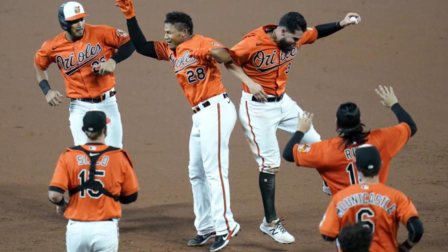 Orioles cortan mala racha; superan a Medias Rojas Orioles cortan mala racha; superan a Medias Rojas