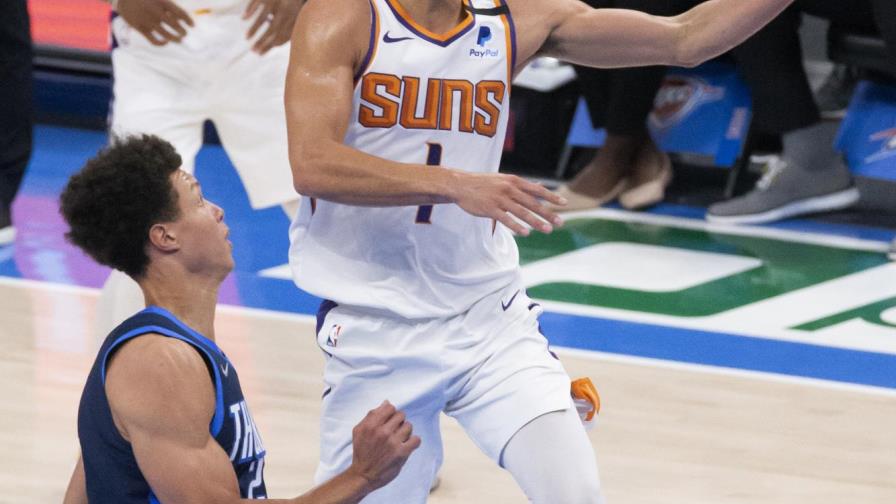 Booker brilla en victoria de Suns sobre el Thunder