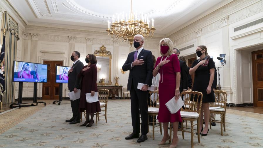Biden denuncia extremismo político en desayuno de oración