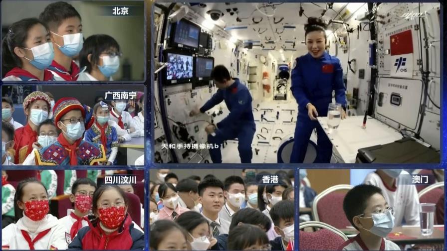 Astronautas chinos dan lección de física desde el espacio
