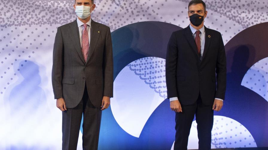 Rey y presidente Sánchez visitan Cataluña entre protestas