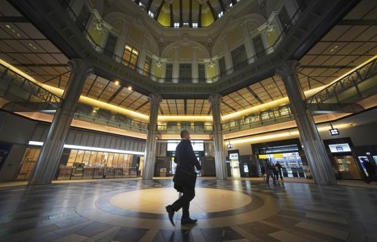 AP FOTOS: Partidos sin gente y sitios vacíos por coronavirus