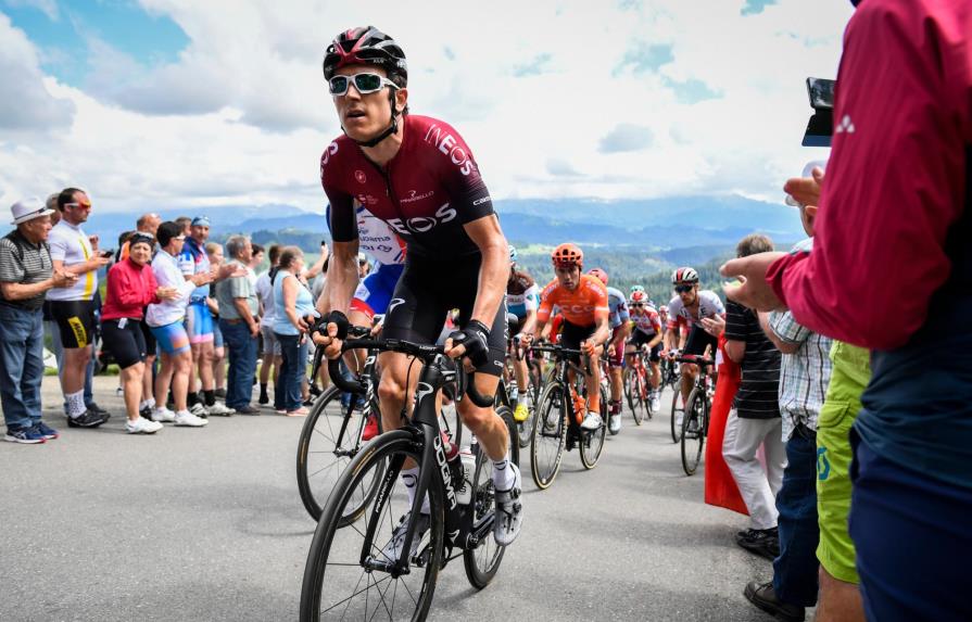 Campeón del Tour de Francia sufre caída en carrera