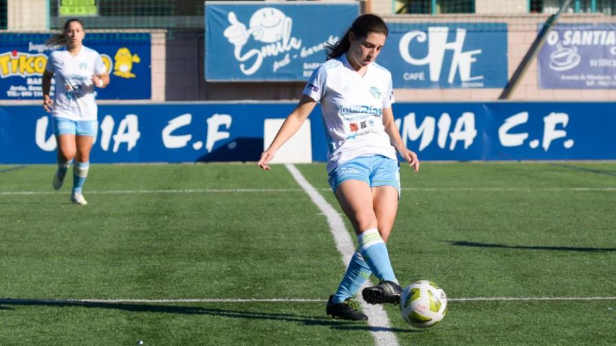 Jugadora que no guardó minuto silencio por Maradona, amenazada de muerte Jugadora que no guardó minuto silencio por Maradona, amenazada de muerte