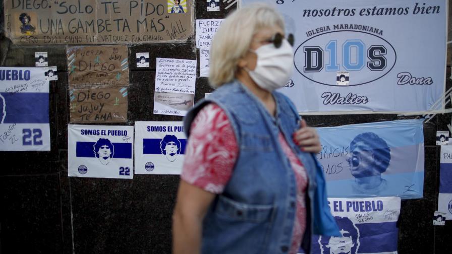 Maradona sufre cuadro de abstinencia y seguirá hospitalizado