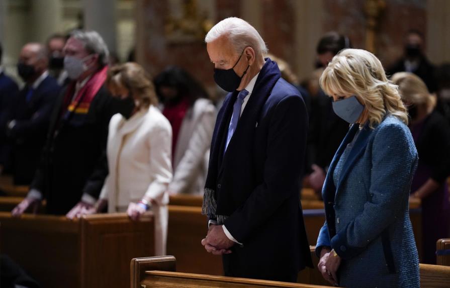 Obispos católicos a Biden: no comulgue si apoya el aborto