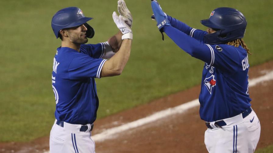 Con jonrones de Biggio y Grichuk; Azulejos vencen a Orioles