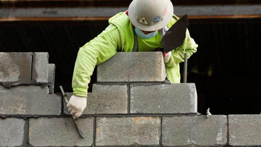 La creación de empleo se frena en abril en EEUU y el desempleo sube al 6,1 %