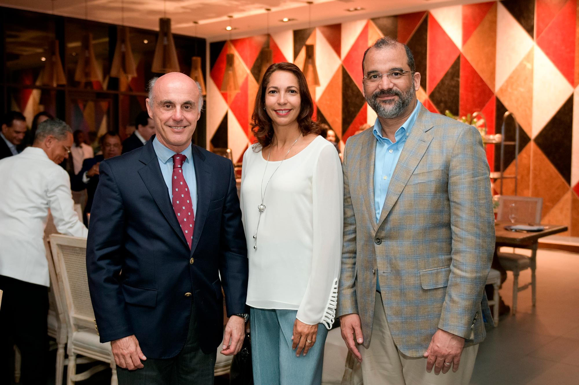 Alejandro Abella´n Garci´a de Diego, Josefina Pichardo de Garci´a y Olivo Rodri´guez Huertas.