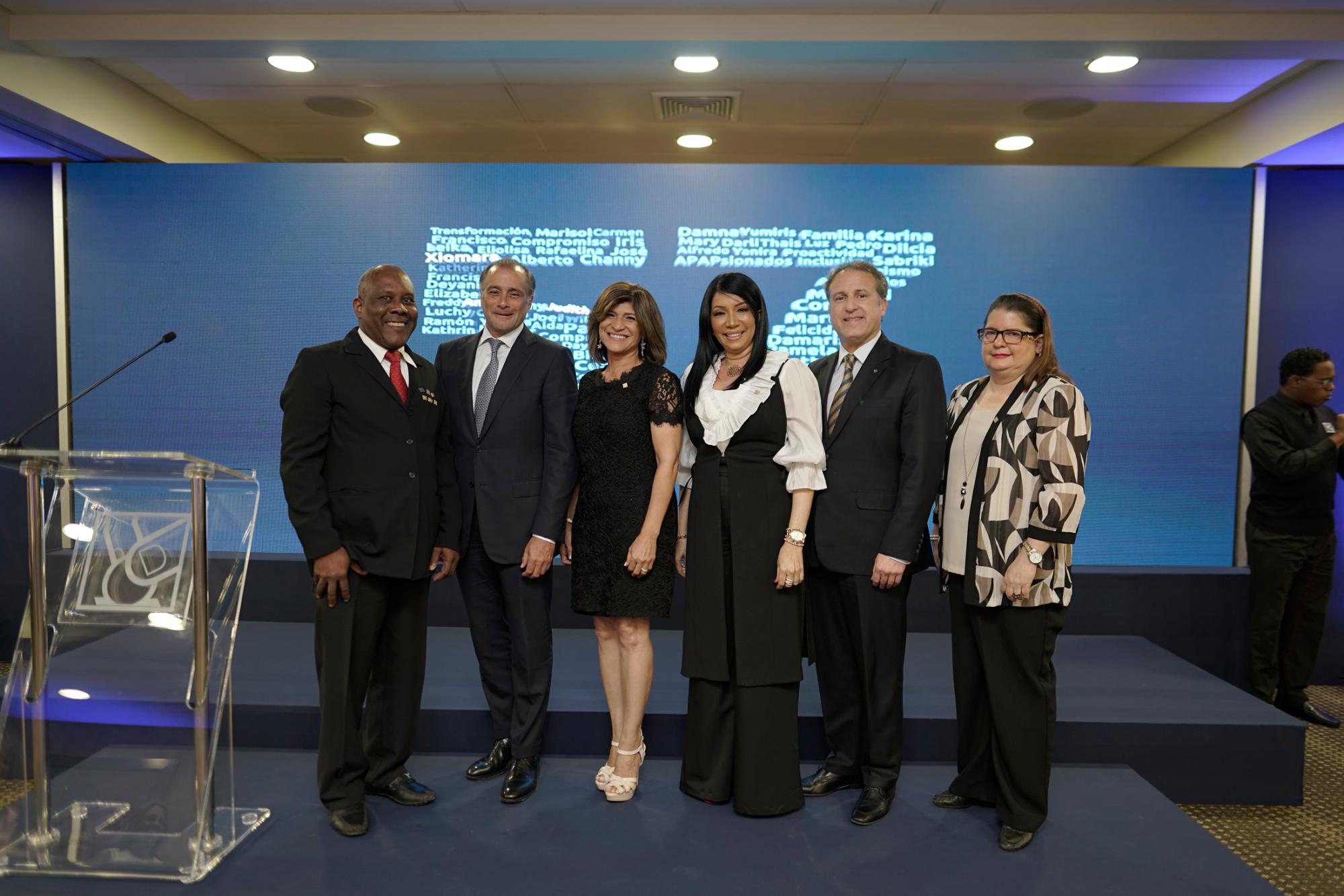 Manuel Pozo, Lawrence Hazoury, Judith Rojo, Xiomara Lajara, Gustavo Ariza y Ana María Hernández.