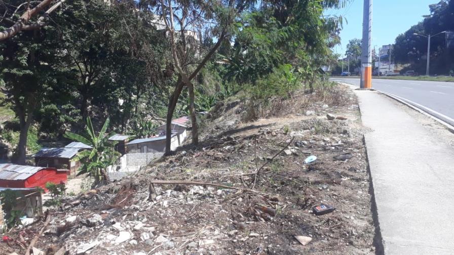 Invasores se adueñan de terrenos a orillas de la autopista 6 de Noviembre
