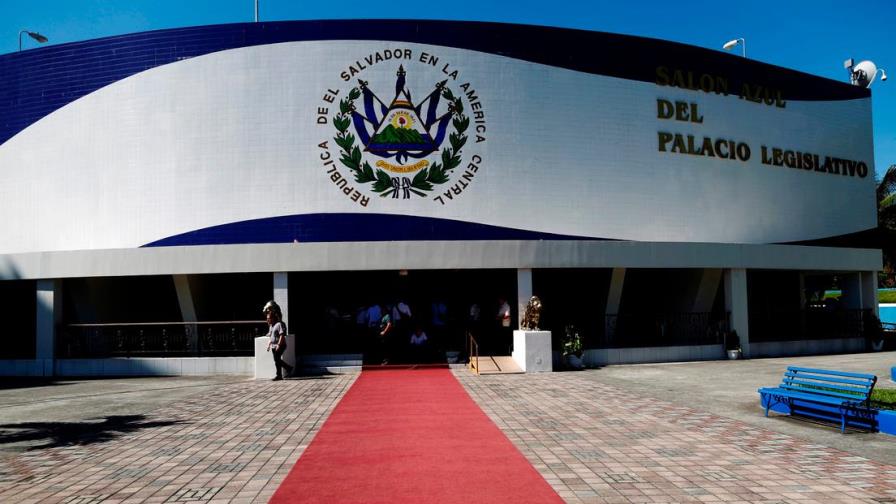 Fiscalía de El Salvador allana Congreso opositor por investigación de corrupción